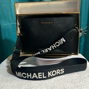 Micheal kors crossbody bag